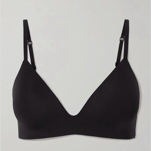 SKIMS Black Smooth Wireless Plunge Bra